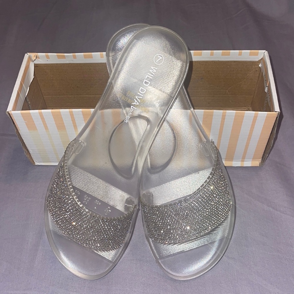 WILD DIVA Lounge size 7, new